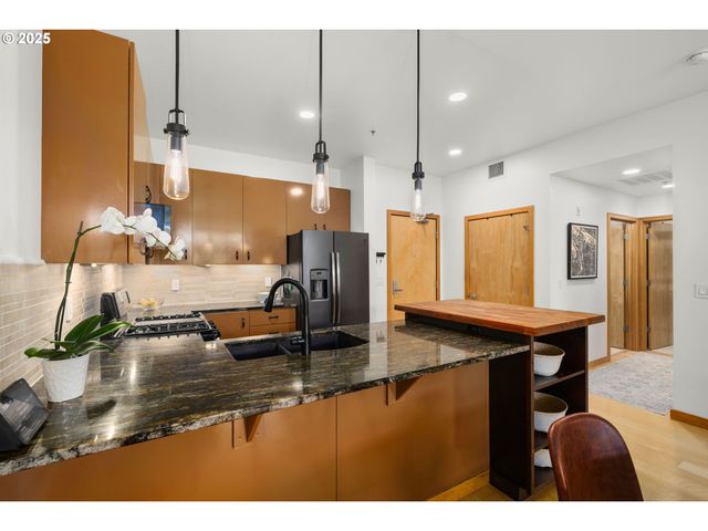 1133 Nw 11TH Ave 305, Portland, OR 97209