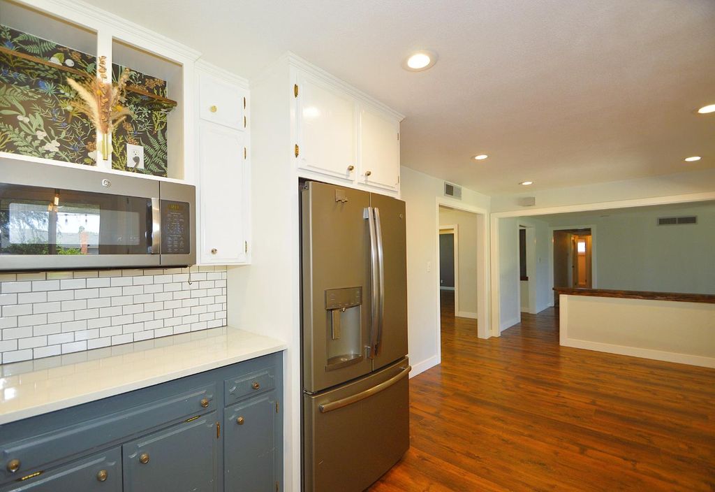 Image 11 of property listing at 1678 W Tenaya Way, Fresno, CA 93711