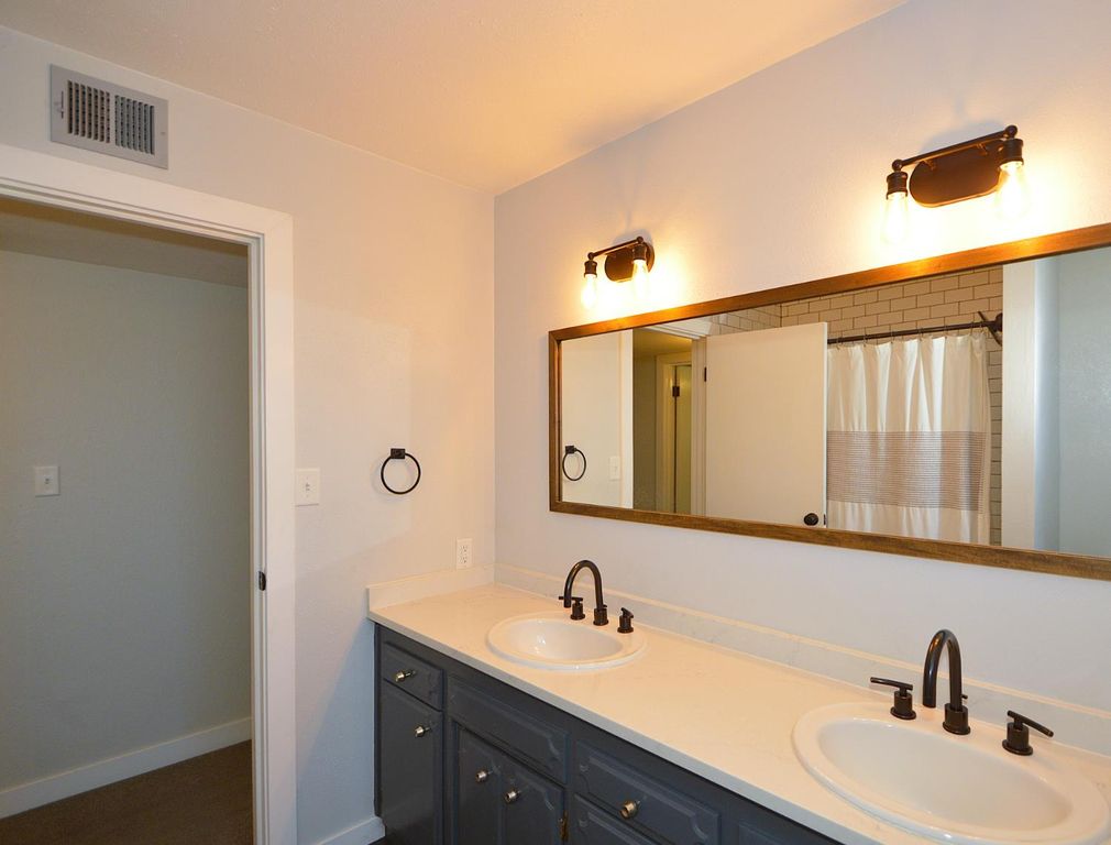 Image 19 of property listing at 1678 W Tenaya Way, Fresno, CA 93711