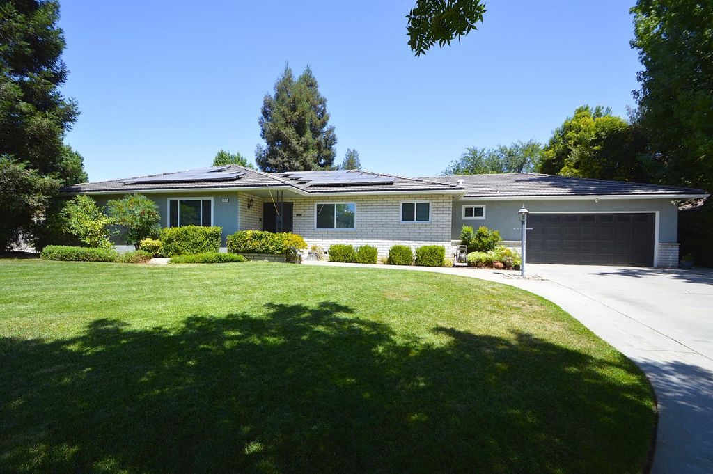Image 2 of property listing at 1678 W Tenaya Way, Fresno, CA 93711