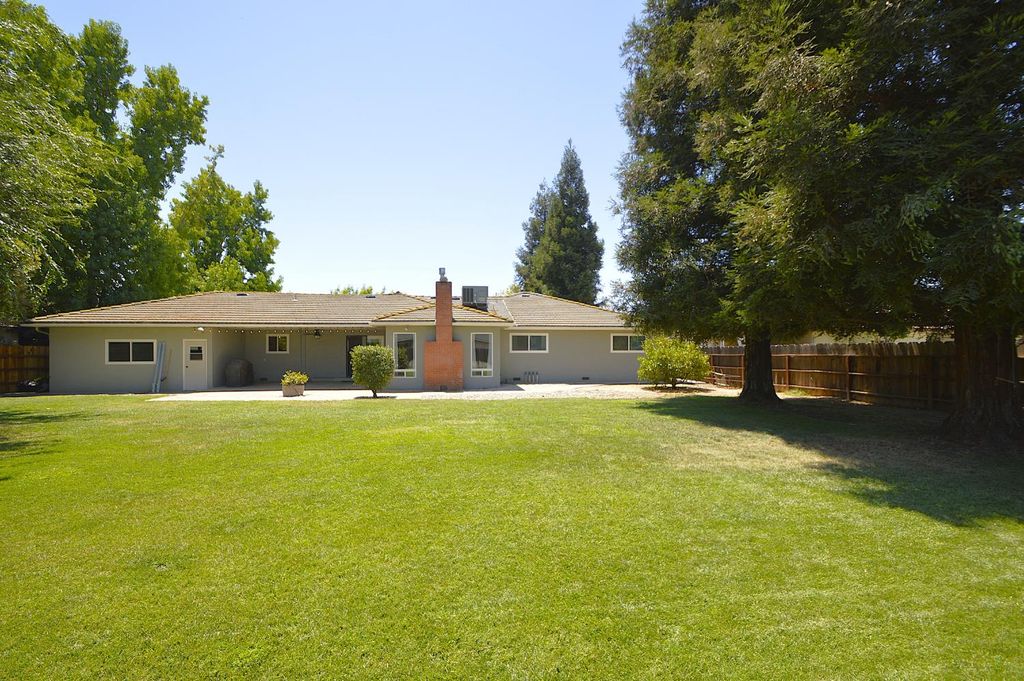 Image 22 of property listing at 1678 W Tenaya Way, Fresno, CA 93711