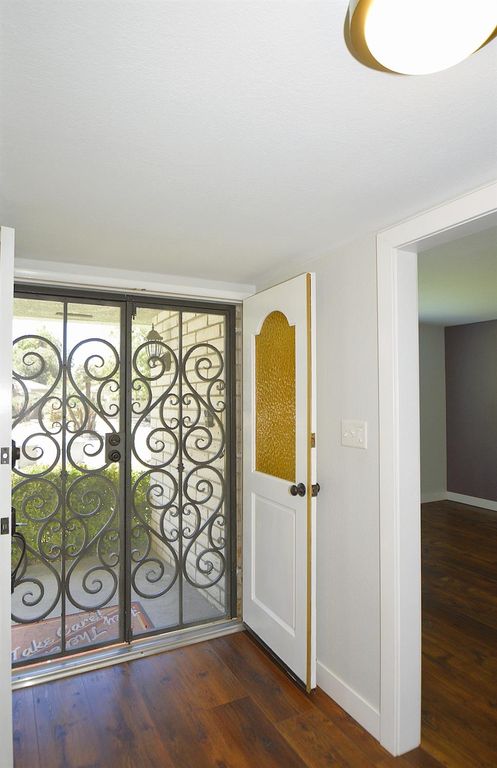 Image 4 of property listing at 1678 W Tenaya Way, Fresno, CA 93711