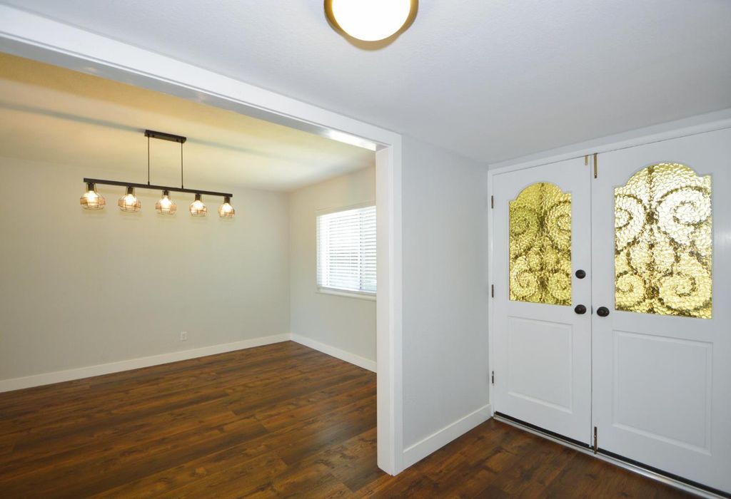 Image 5 of property listing at 1678 W Tenaya Way, Fresno, CA 93711