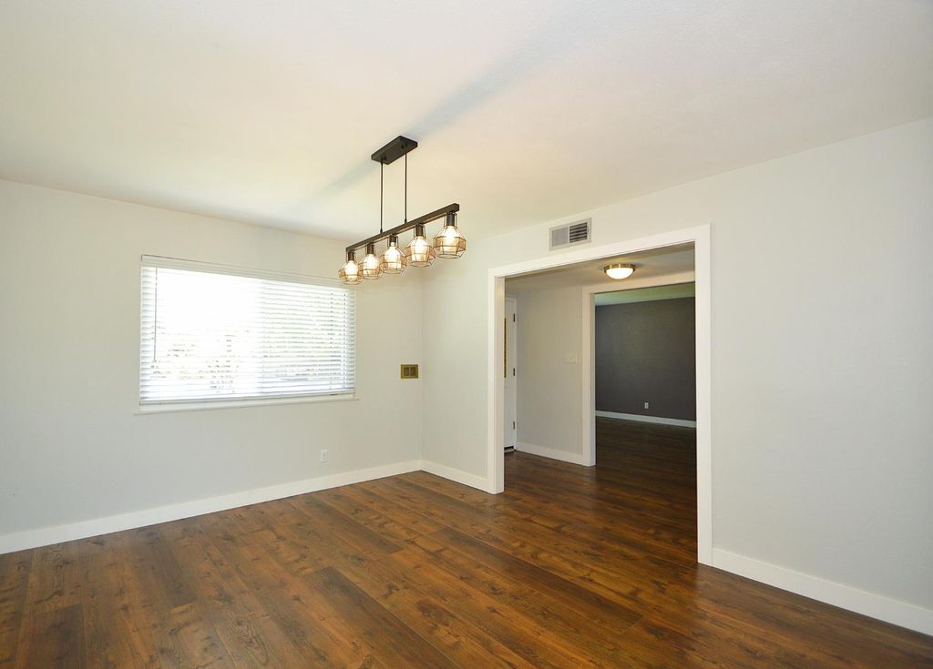Image 6 of property listing at 1678 W Tenaya Way, Fresno, CA 93711