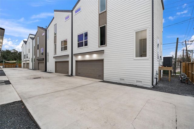 2955 Delafield Street, Houston, TX 77023