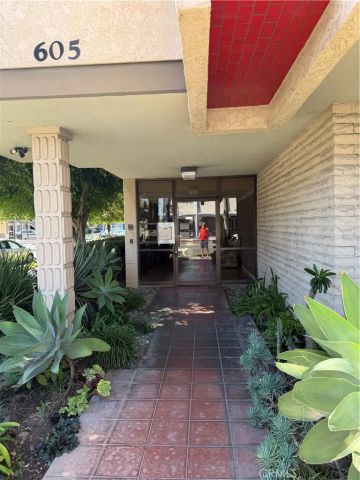 605 Redondo Avenue, Long Beach, CA 90814