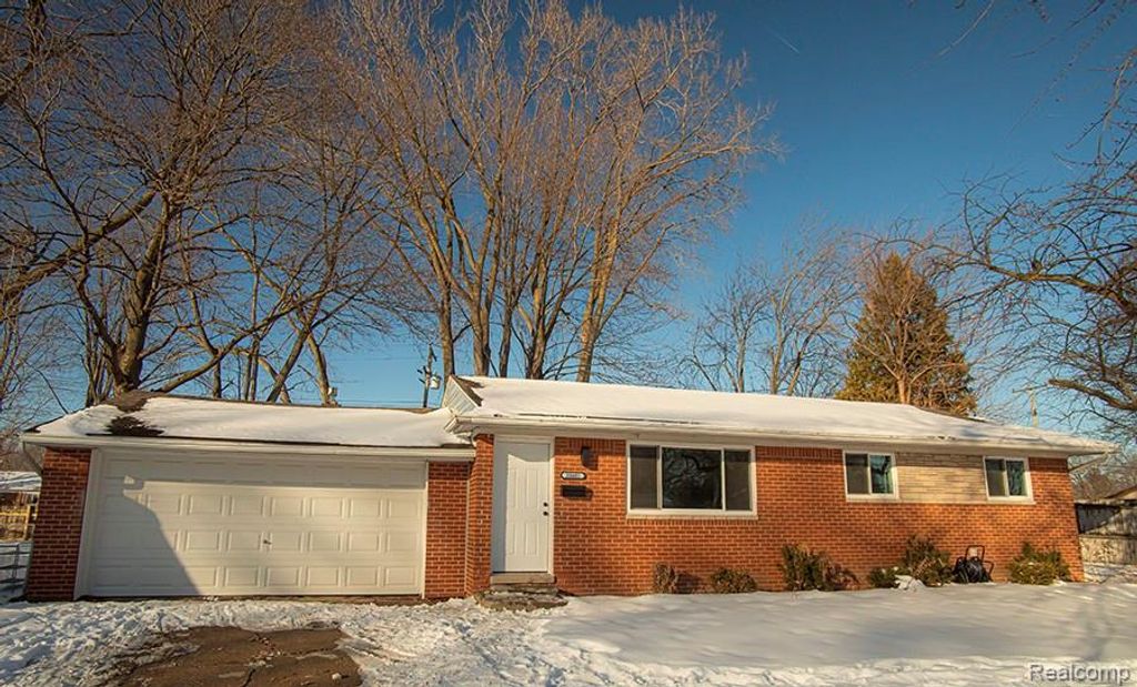 20401 Luna Street, Clinton Township, MI 48035