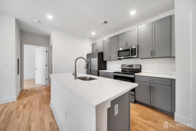 1037 amboy Avenue, Edison, NJ 08837