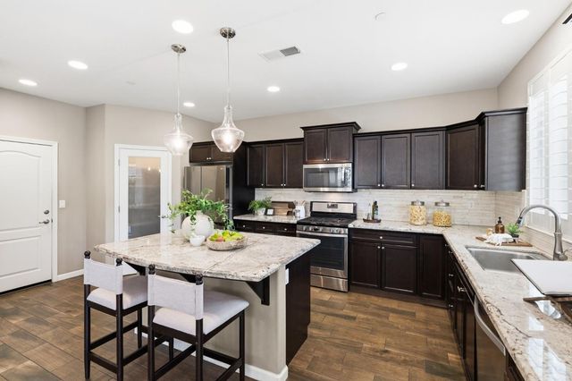 3408 Sussex Ave, Clovis, CA 93619