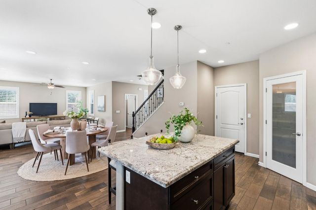 3408 Sussex Ave, Clovis, CA 93619