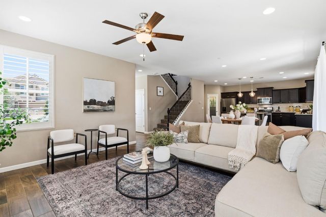 3408 Sussex Ave, Clovis, CA 93619