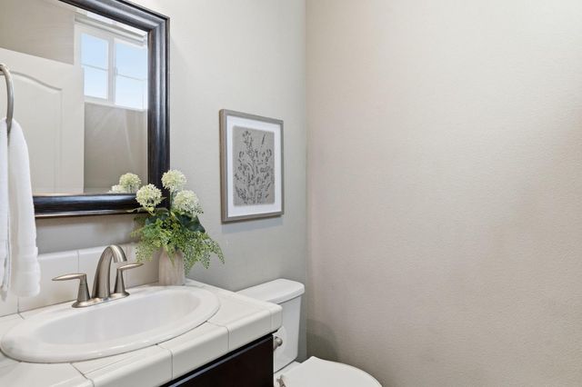 3408 Sussex Ave, Clovis, CA 93619