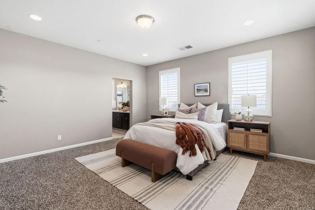 3408 Sussex Ave, Clovis, CA 93619