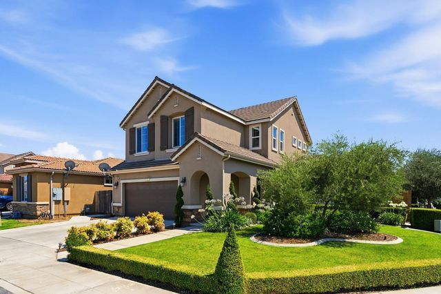 3408 Sussex Ave, Clovis, CA 93619