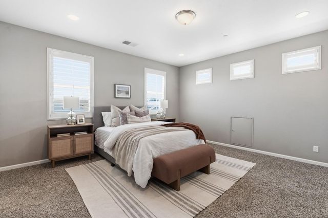 3408 Sussex Ave, Clovis, CA 93619