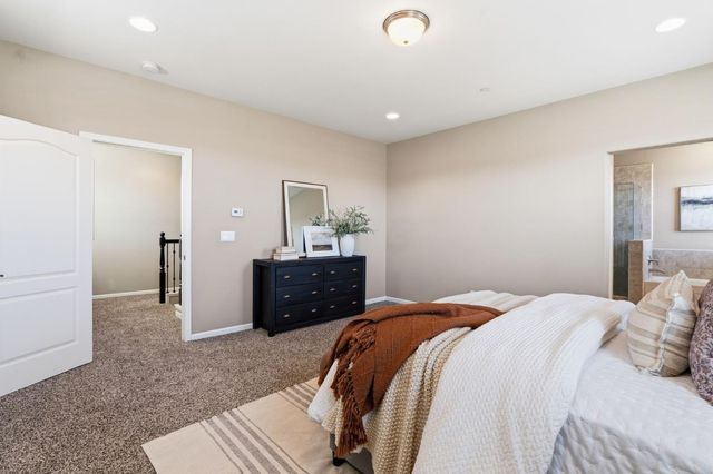 3408 Sussex Ave, Clovis, CA 93619
