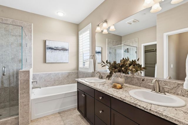 3408 Sussex Ave, Clovis, CA 93619
