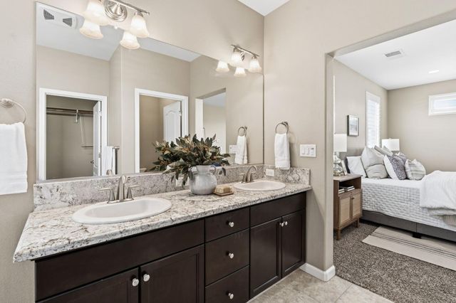 3408 Sussex Ave, Clovis, CA 93619