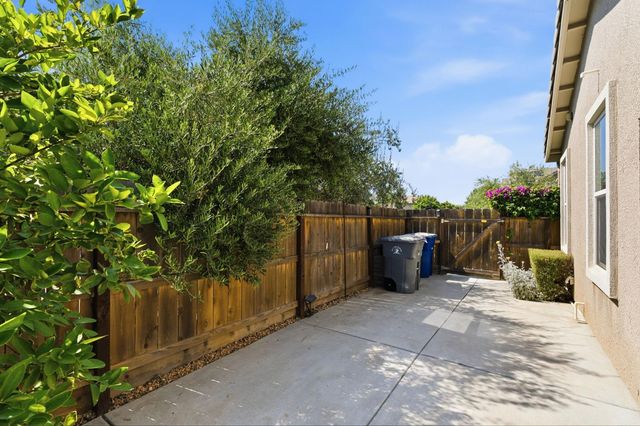 3408 Sussex Ave, Clovis, CA 93619