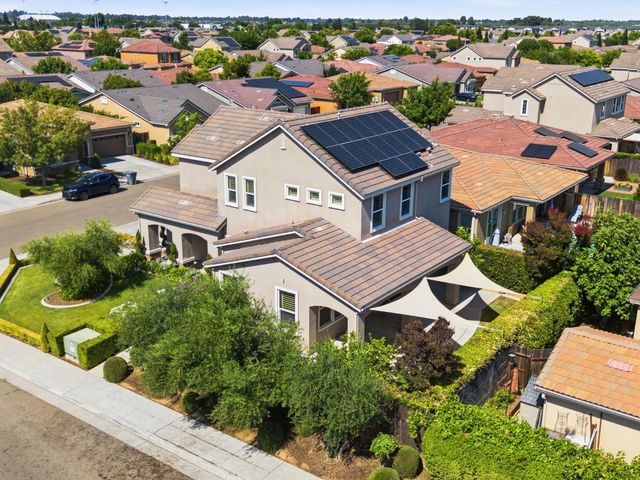 3408 Sussex Ave, Clovis, CA 93619