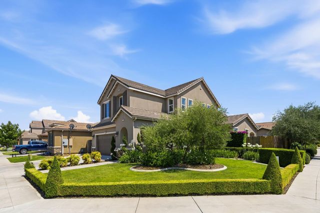 3408 Sussex Ave, Clovis, CA 93619