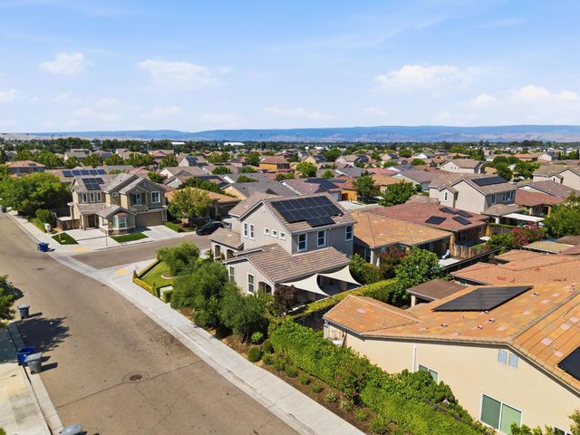 3408 Sussex Ave, Clovis, CA 93619