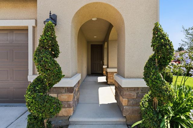 3408 Sussex Ave, Clovis, CA 93619
