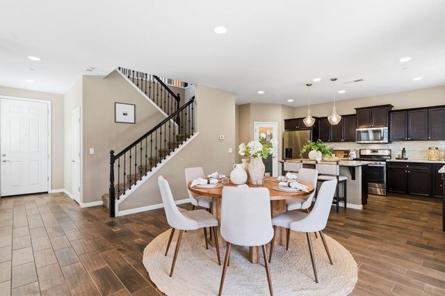 3408 Sussex Ave, Clovis, CA 93619