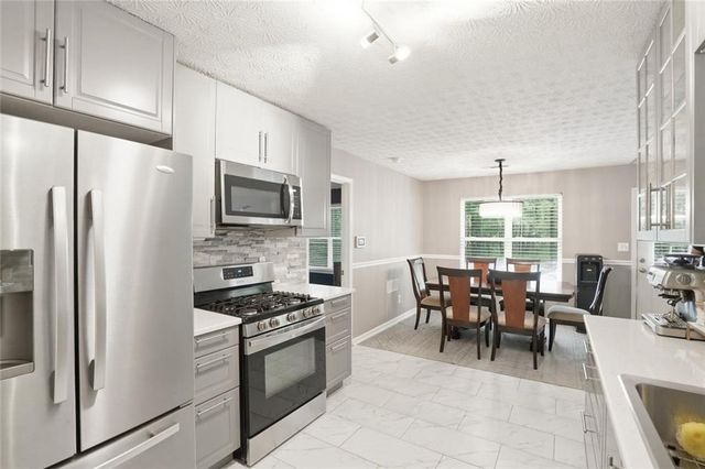 131 Homestead Way, Locust Grove, GA 30248