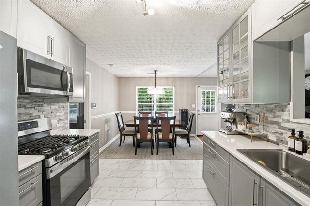 131 Homestead Way, Locust Grove, GA 30248