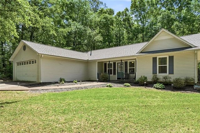131 Homestead Way, Locust Grove, GA 30248