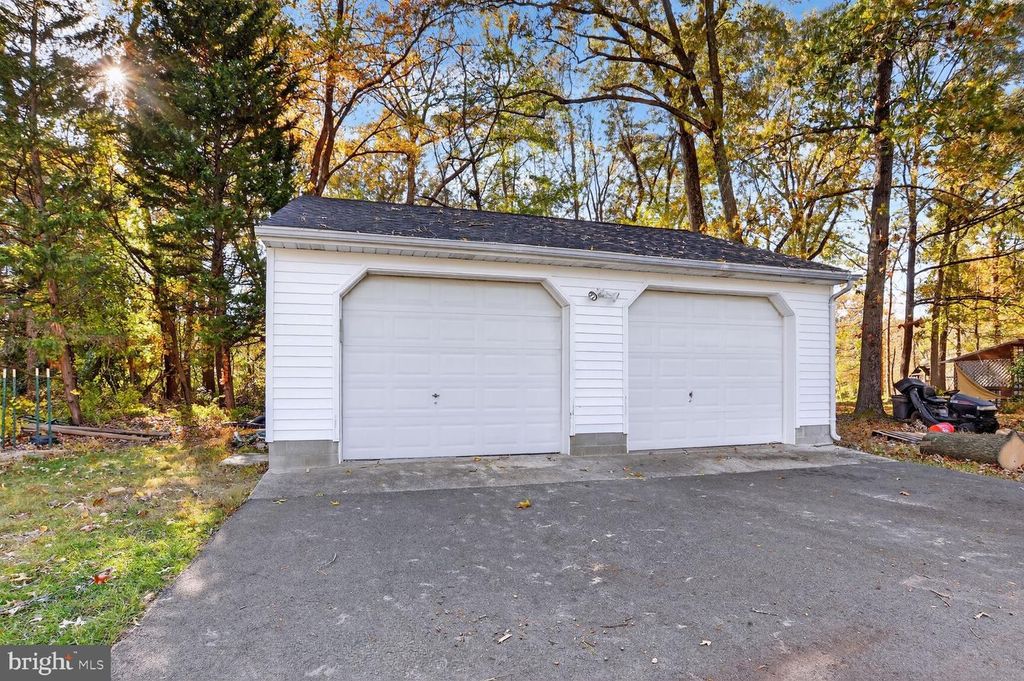 Image 20 of property listing at 106 RAILROAD AVE, Pasadena, MD 21122