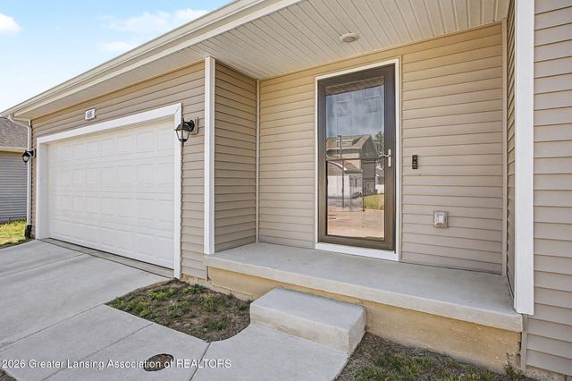 616 Muirfield Drive, Eaton Rapids, MI 48827