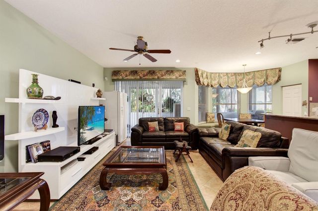 6453 Emerald Breeze Way, Boynton Beach, FL 33437