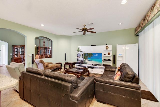 6453 Emerald Breeze Way, Boynton Beach, FL 33437