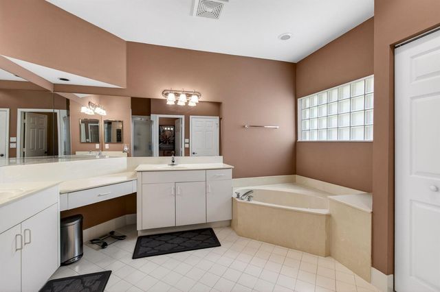 6453 Emerald Breeze Way, Boynton Beach, FL 33437