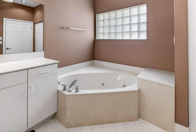 6453 Emerald Breeze Way, Boynton Beach, FL 33437