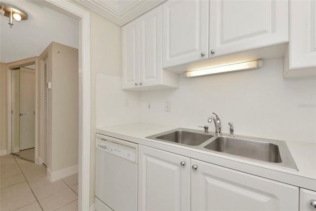 5855 MIDNIGHT PASS ROAD 514, Sarasota, FL 34242
