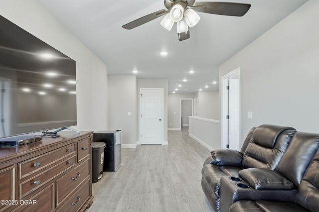 205 Molly Dean Drive, Duenweg, MO 64841