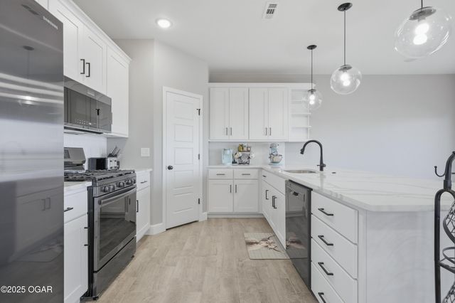 205 Molly Dean Drive, Duenweg, MO 64841