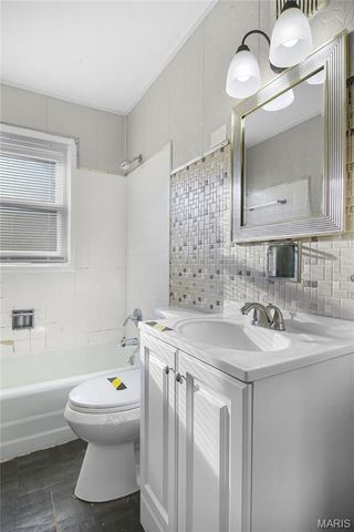 1428 San Salvador Drive, St Louis, MO 63138