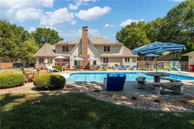 1303 NW Hawk Creek Drive, Blue Springs, MO 64015