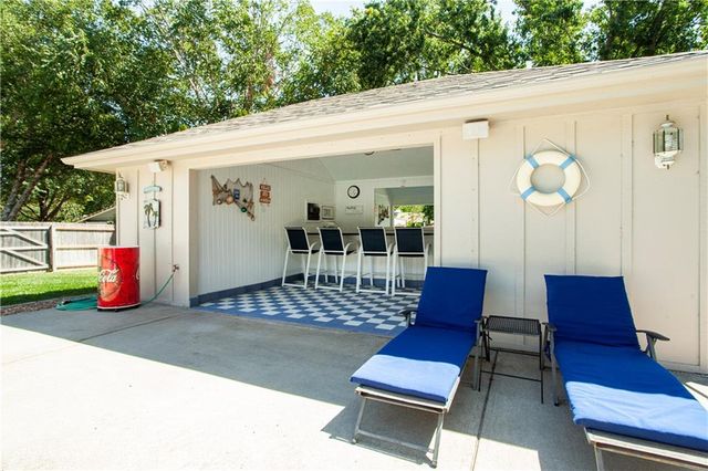 1303 NW Hawk Creek Drive, Blue Springs, MO 64015