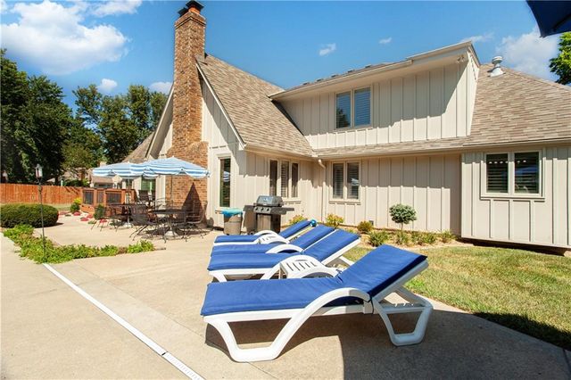 1303 NW Hawk Creek Drive, Blue Springs, MO 64015