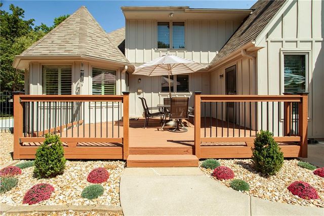 1303 NW Hawk Creek Drive, Blue Springs, MO 64015