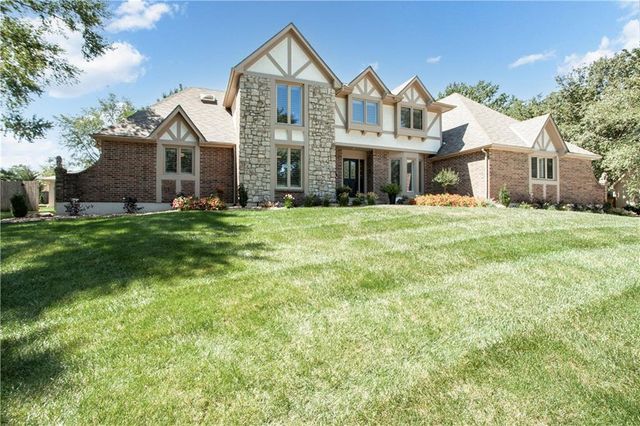1303 NW Hawk Creek Drive, Blue Springs, MO 64015