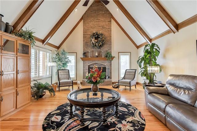 1303 NW Hawk Creek Drive, Blue Springs, MO 64015