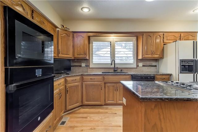 1303 NW Hawk Creek Drive, Blue Springs, MO 64015