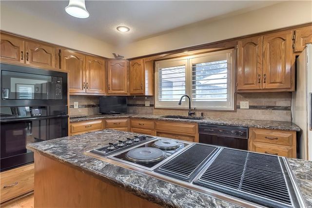 1303 NW Hawk Creek Drive, Blue Springs, MO 64015