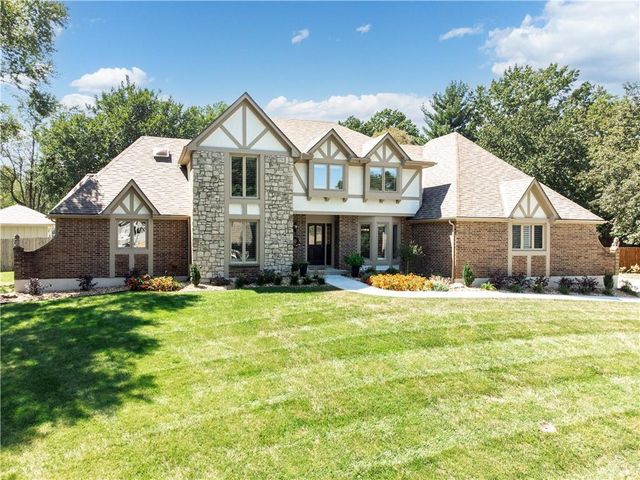 1303 NW Hawk Creek Drive, Blue Springs, MO 64015